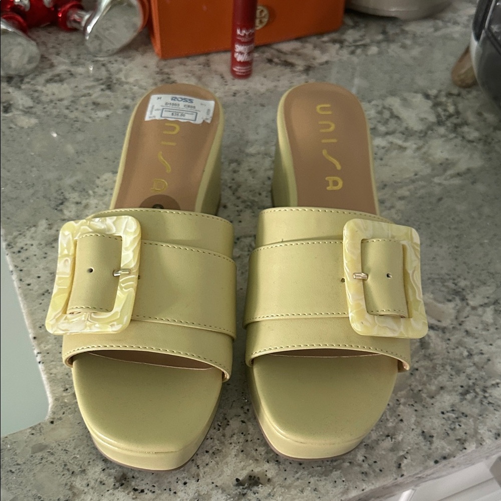 NEW Unisa Women's lime green Mules with Buckle